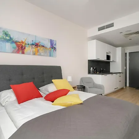 Old Market Square Modern In By Renters * Πόζναν