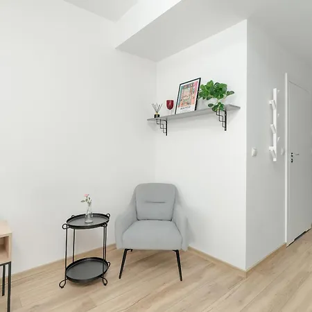 Old Market Square Modern In By Renters Posen