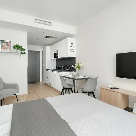 Old Market Square Modern In By Renters Posen